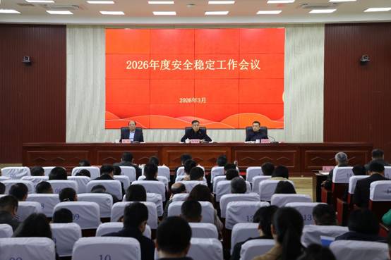 会议室里的人们AI 生成的内容可能不正确。